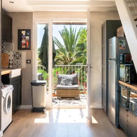 Petit Duplex Lumineux Avec Terrasse A Giens Hyères