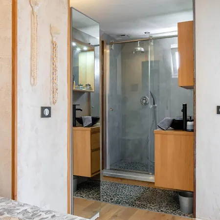 Petit Duplex Lumineux Avec Terrasse A Giens شقة