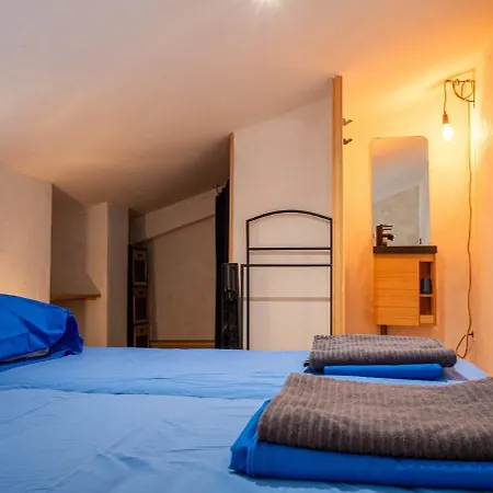 Petit Duplex Lumineux Avec Terrasse A Giens شقة